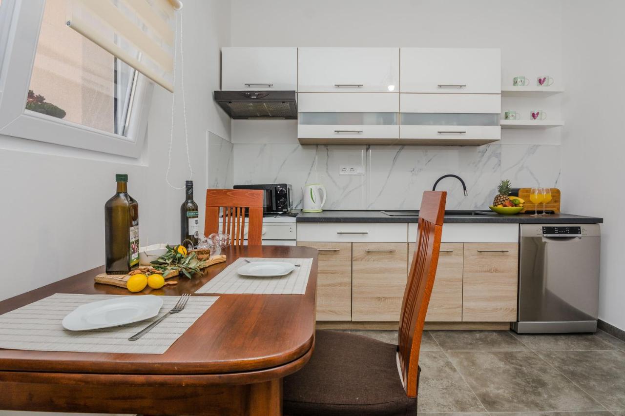 Lovely Apartment M&K In Peaceful Area - Zadar Dış mekan fotoğraf