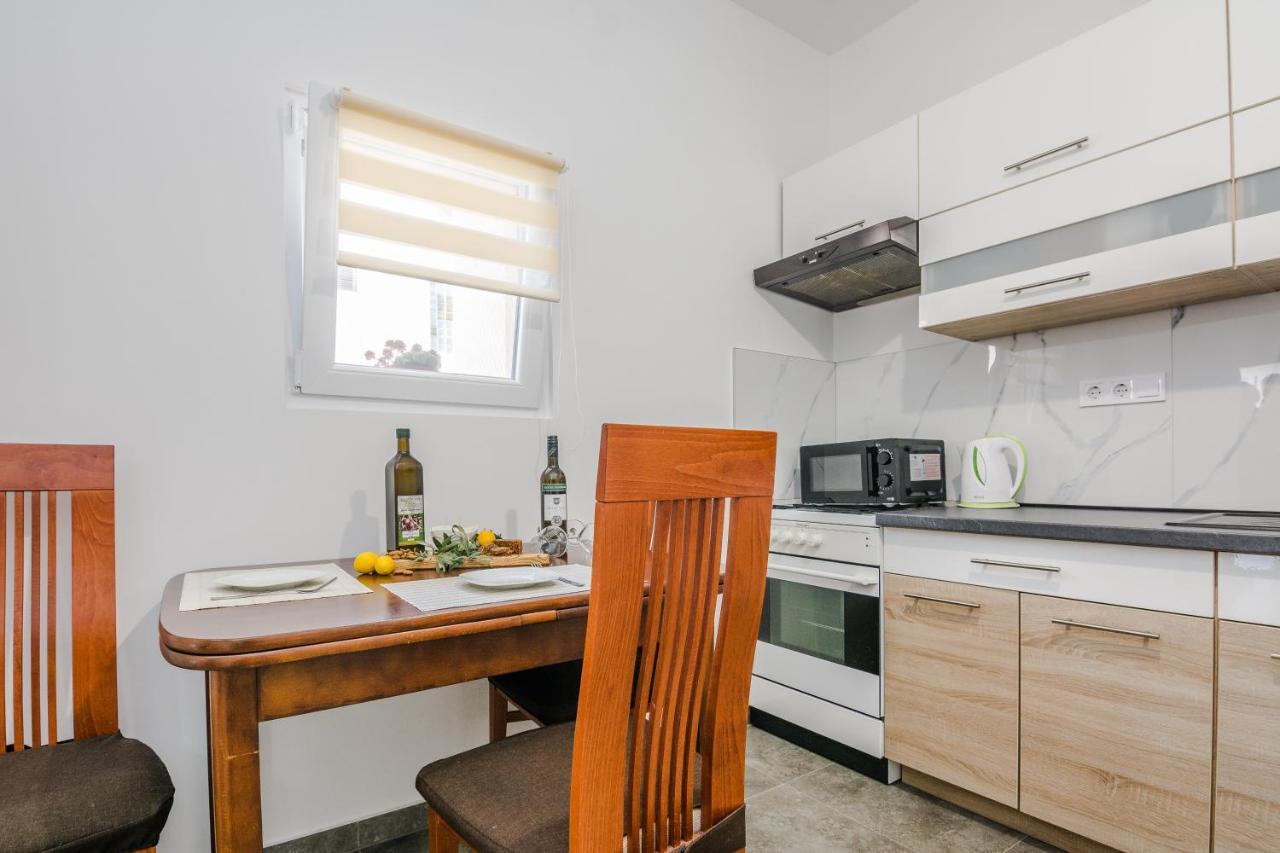 Lovely Apartment M&K In Peaceful Area - Zadar Dış mekan fotoğraf