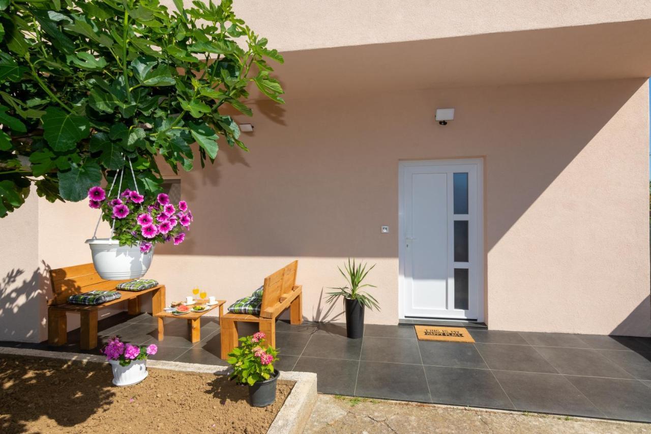 Lovely Apartment M&K In Peaceful Area - Zadar Dış mekan fotoğraf
