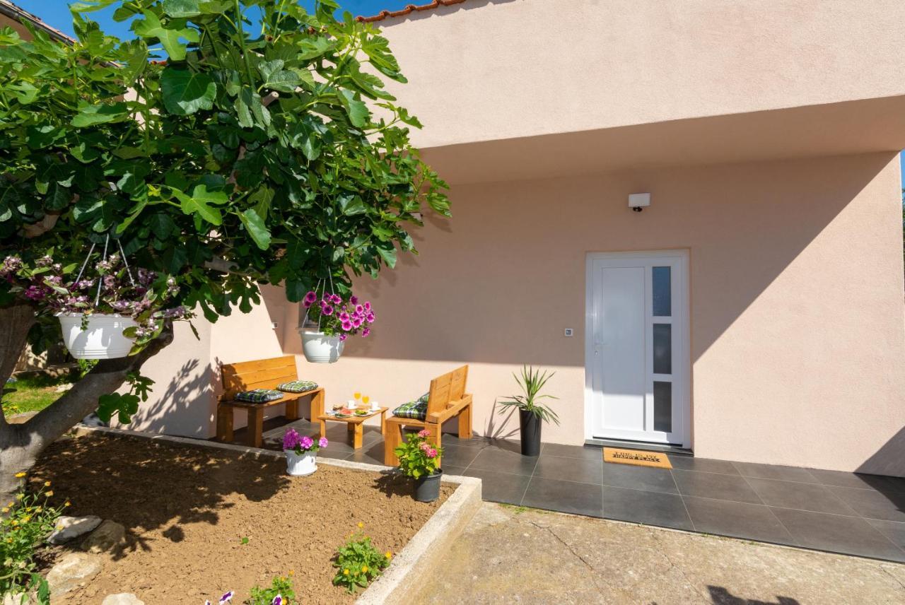 Lovely Apartment M&K In Peaceful Area - Zadar Dış mekan fotoğraf