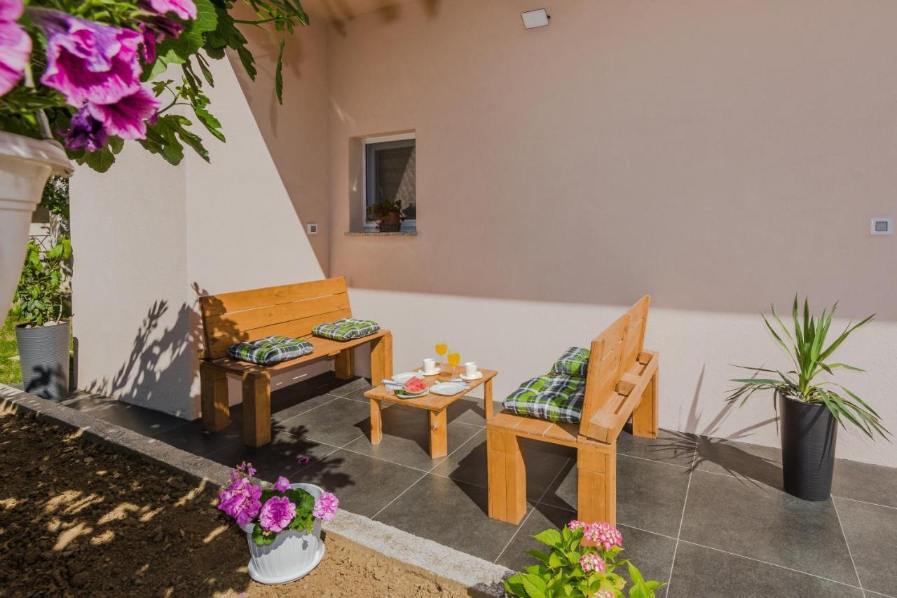 Lovely Apartment M&K In Peaceful Area - Zadar Dış mekan fotoğraf