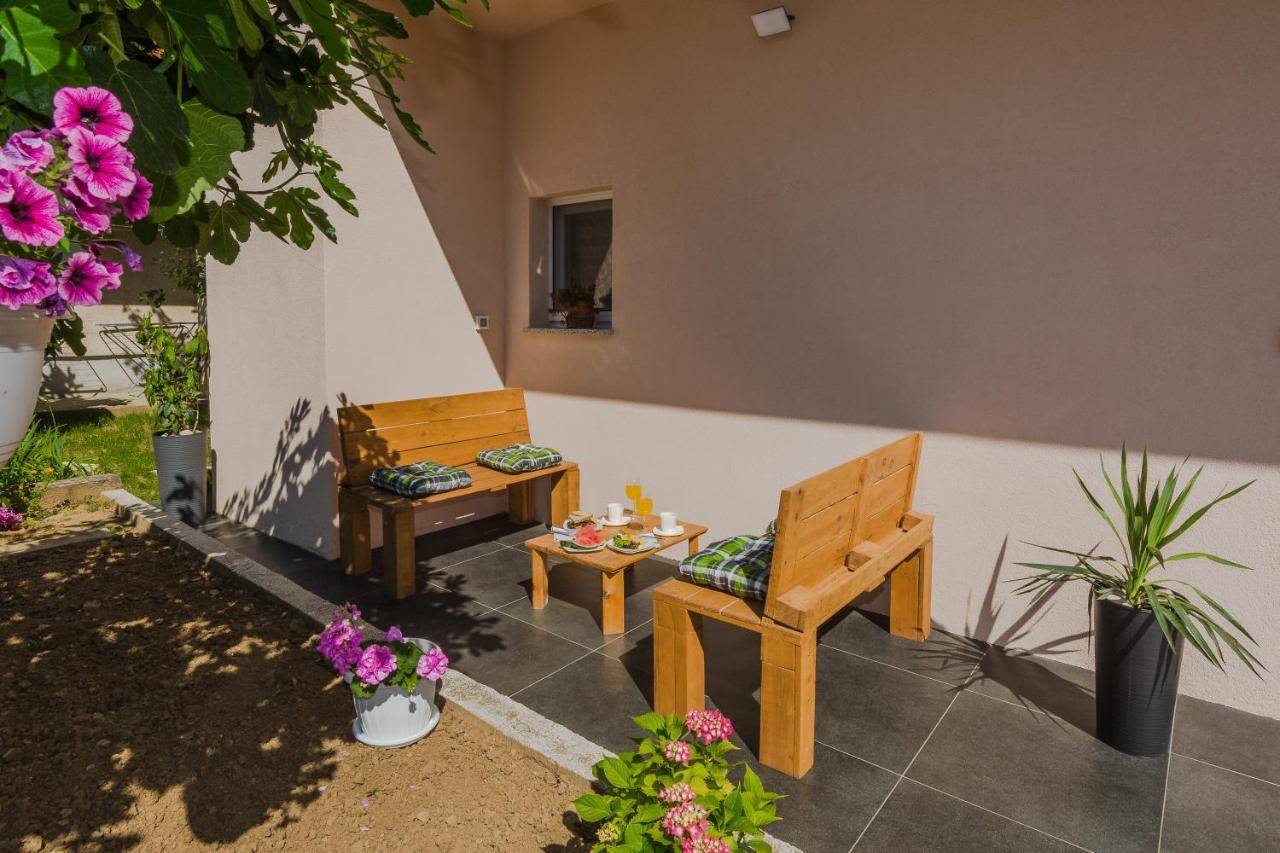 Lovely Apartment M&K In Peaceful Area - Zadar Dış mekan fotoğraf