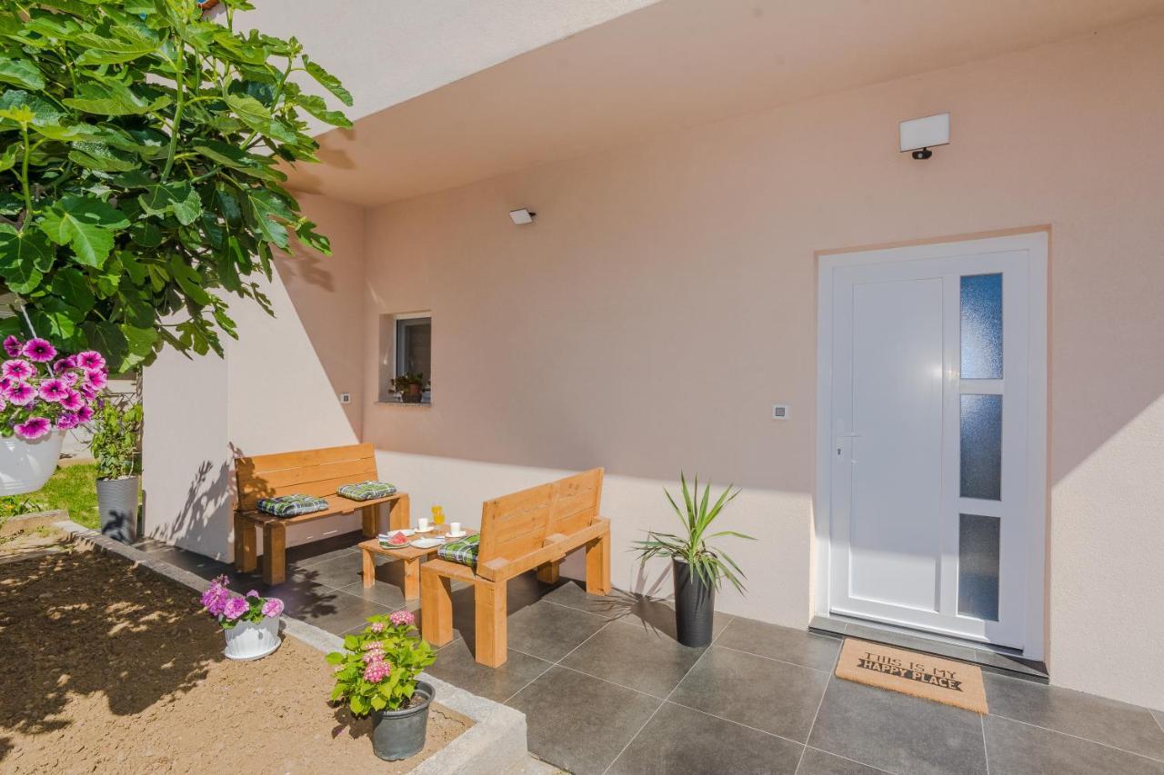 Lovely Apartment M&K In Peaceful Area - Zadar Dış mekan fotoğraf