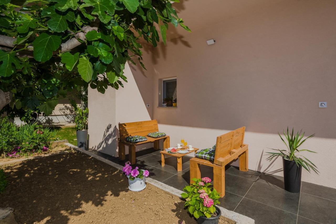 Lovely Apartment M&K In Peaceful Area - Zadar Dış mekan fotoğraf