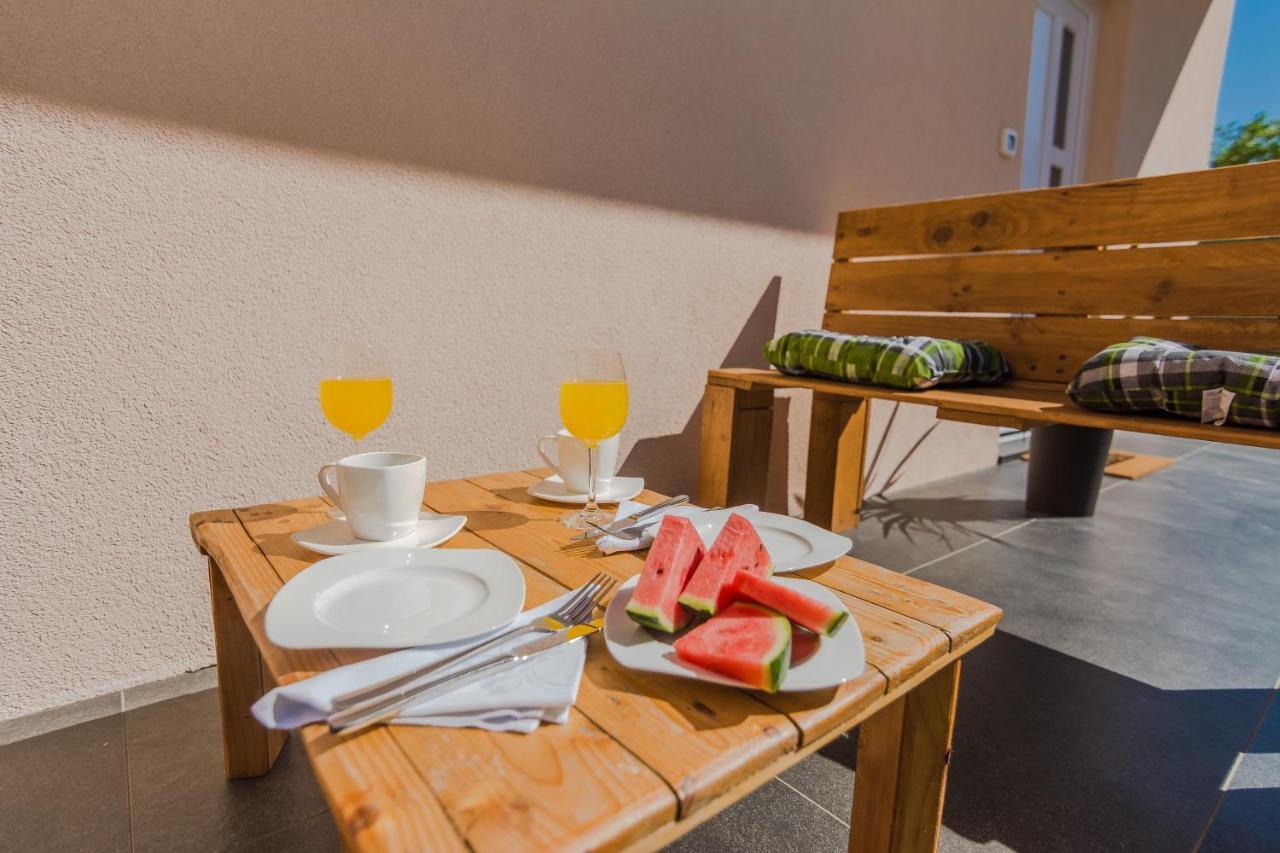 Lovely Apartment M&K In Peaceful Area - Zadar Dış mekan fotoğraf